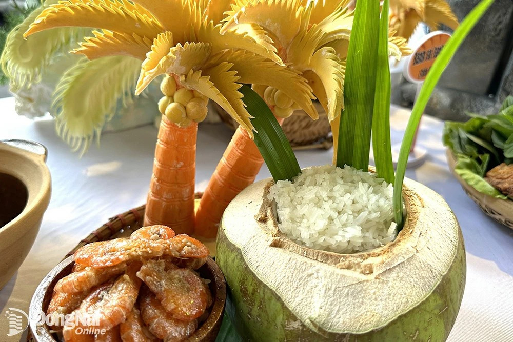 Ben Tre fried shrimp and coconut rice