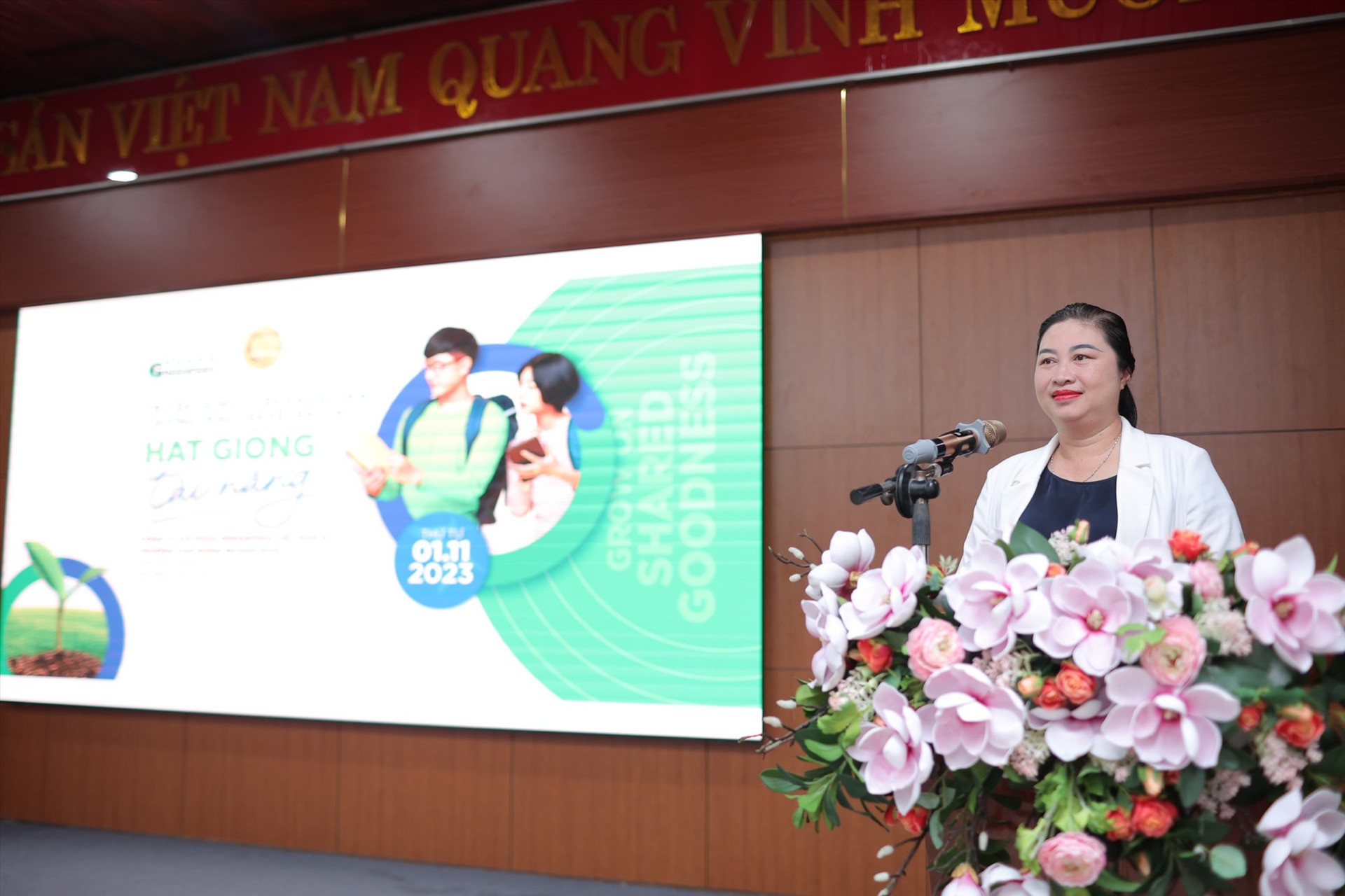 Bà Vũ Thị Phương Anh hy vọng sinh viên của nhà trường sẽ được thực tập và làm việc tốt hơn trong môi trường của doanh nghiệp. Ảnh: D.L