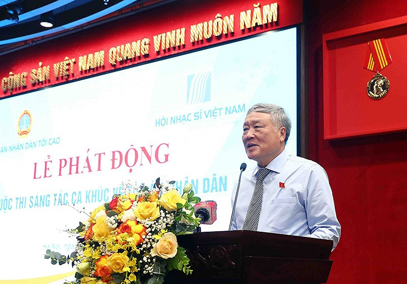 Đồng chí Nguyễn Hòa Bình - Ủy viên Bộ chính trị, Bí thư Trung ương Đảng, Chánh án Tòa án nhân dân tối cao phát biểu phát động cuộc thi.