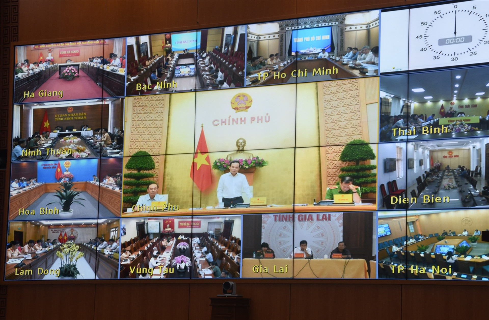 Phó Thủ tướng Chính phủ Trần Lưu Quang phát biểu tại hội nghị trực tuyến toàn quốc về an toàn giao thông đối với học sinh. Ảnh: X.P