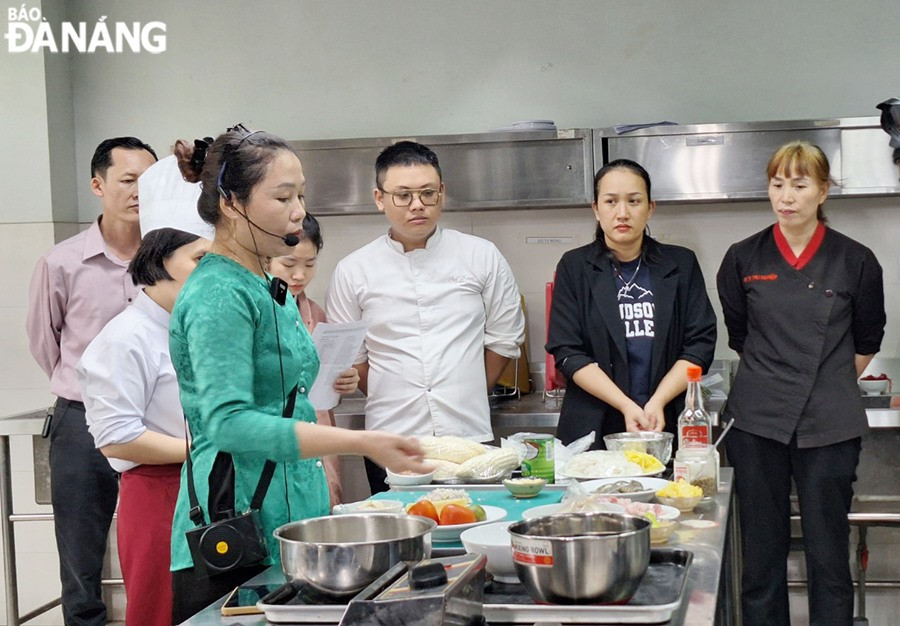 Artisan Tran Thi Dong and the recipe for Quang noodles