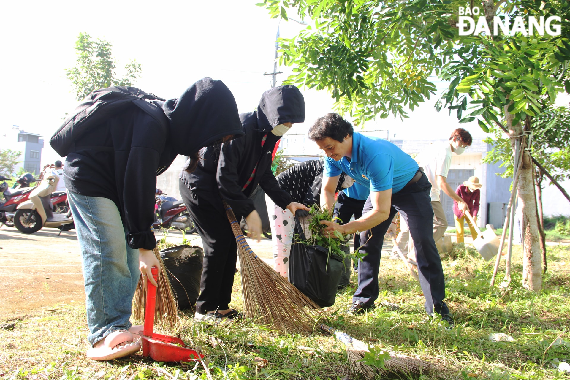 Hơn 200 đoàn viên, công nhân, người lao động tham gia tích cực lê phát động. Ảnh: X.H
