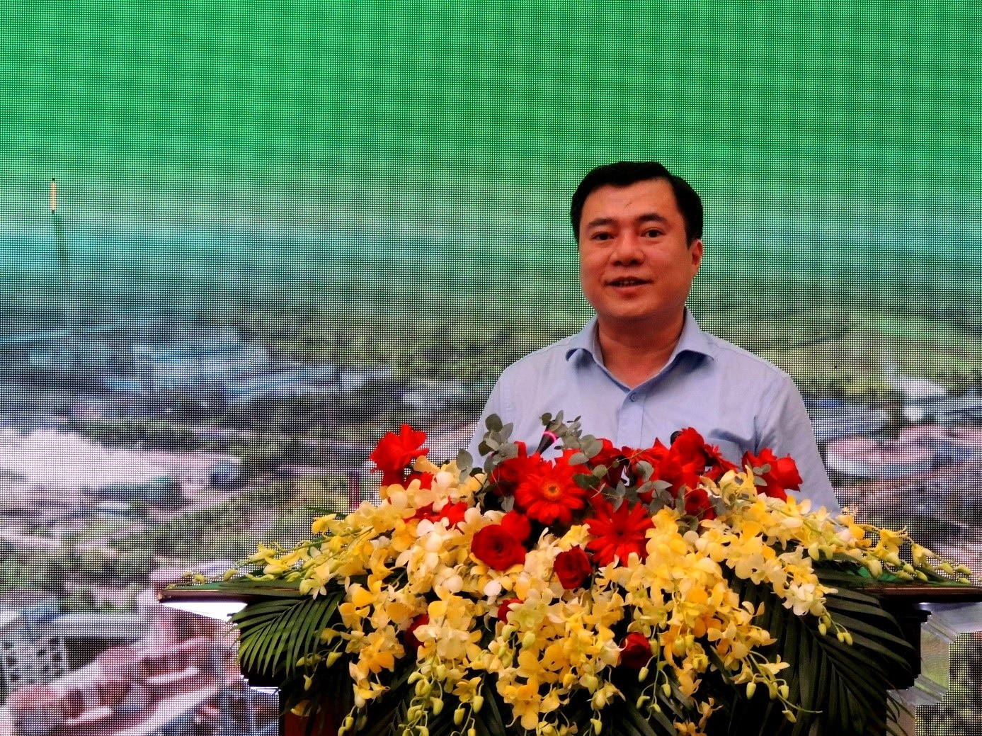 Thứ trưởng Bộ Công Thương Nguyễn Sinh Nhật Tân phát biểu chỉ đạo hội nghị. Ảnh: NGỌC SÁNG