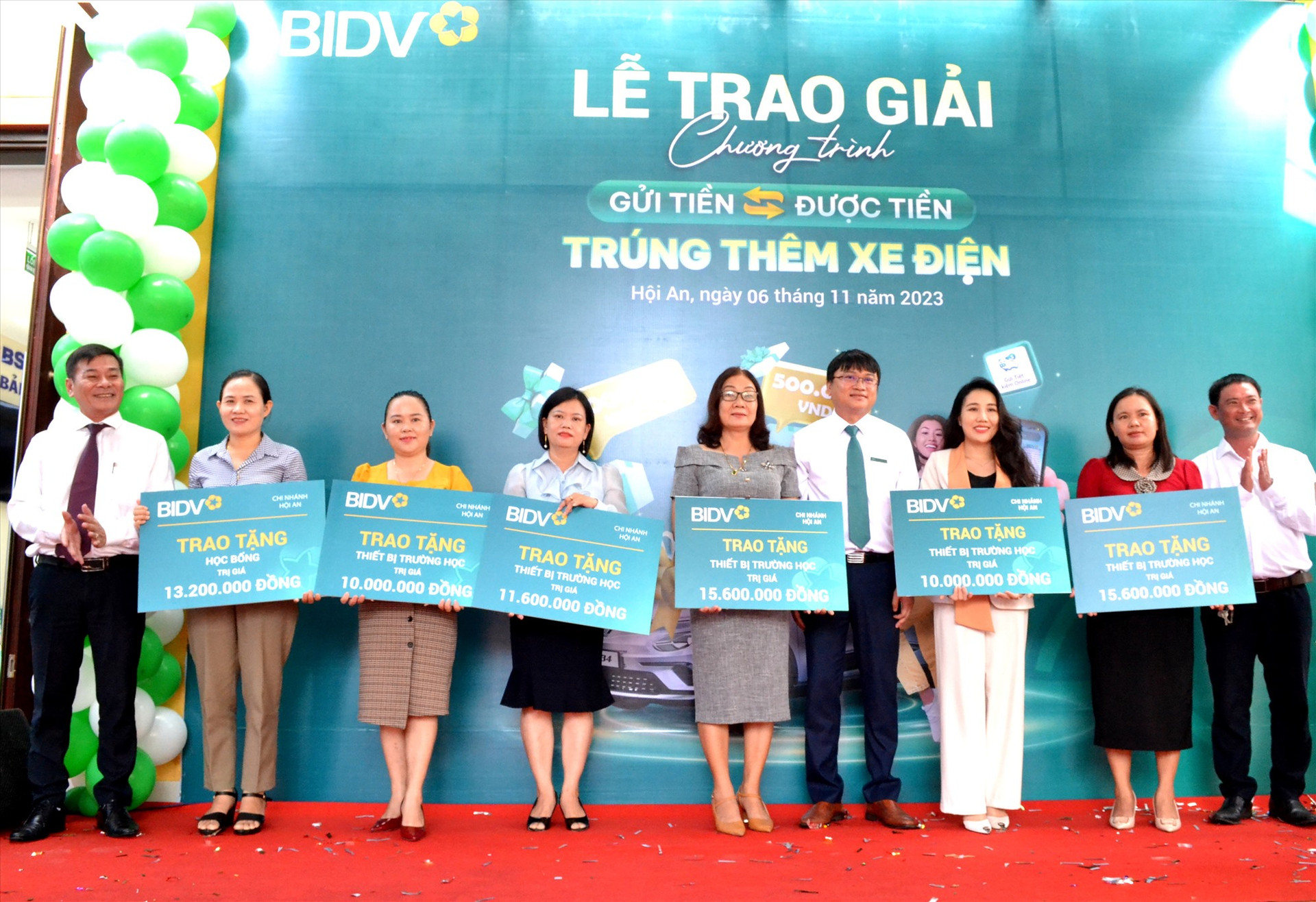 BIDV Hội An trao chương trình an sinh xã hội cho các trường học trên địa bàn thị xã Điện Bàn. Ảnh: Q.VIỆT