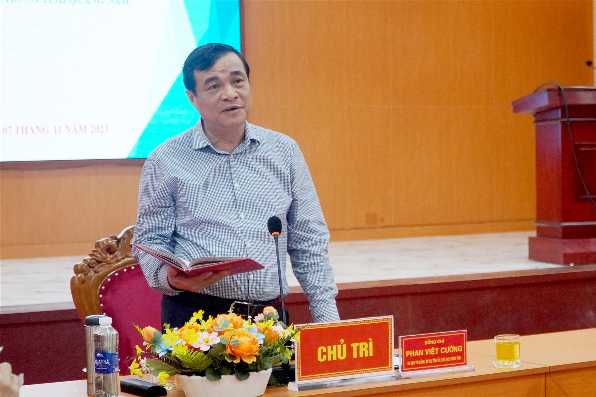 Bí thư Tỉnh ủy Phan Việt Cường chỉ đạo tại cuộc làm việc với các địa phương và Ban quản lý dự án. Ảnh: L.V