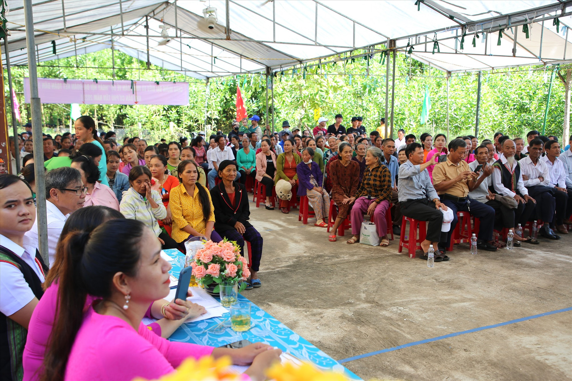 Hơn 200 hộ dân thôn Phú Tân tham dự ngày hội Đại đoàn kết 2023. Ảnh: A.N