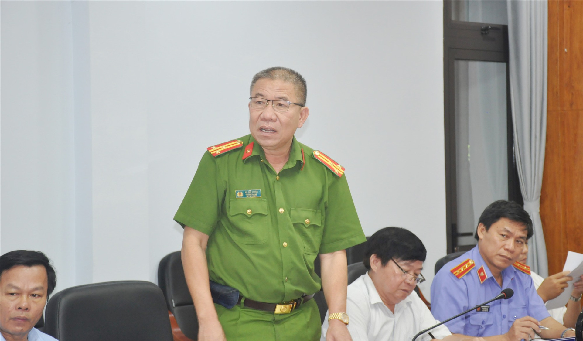 Thượng tá Hà Thế Xuyên - Trưởng phòng Cảnh sát kinh tế Công an tỉnh phát biểu tại buổi tiếp dân. Ảnh: P.V
