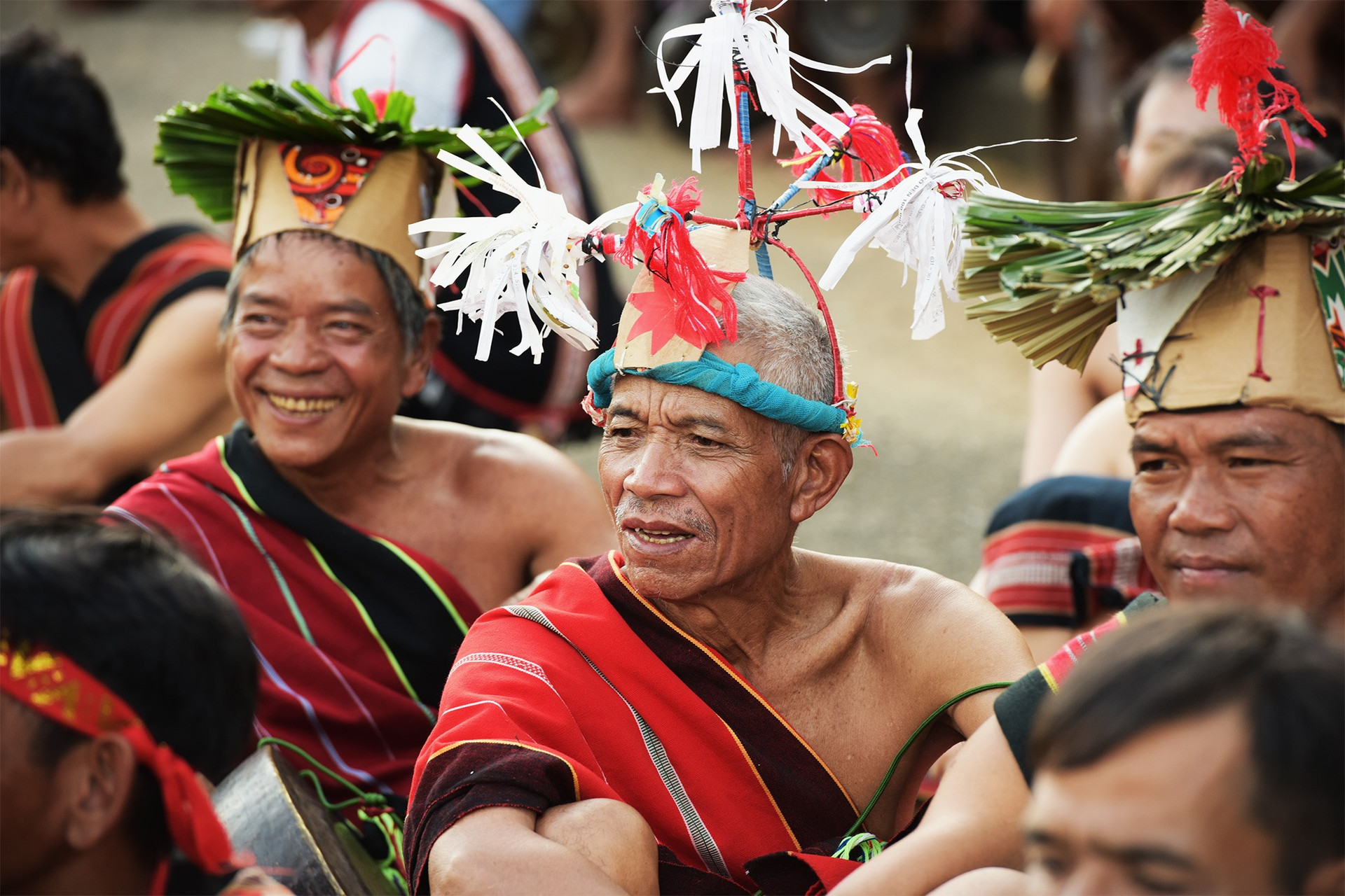 Các già làng tại lễ hội.
