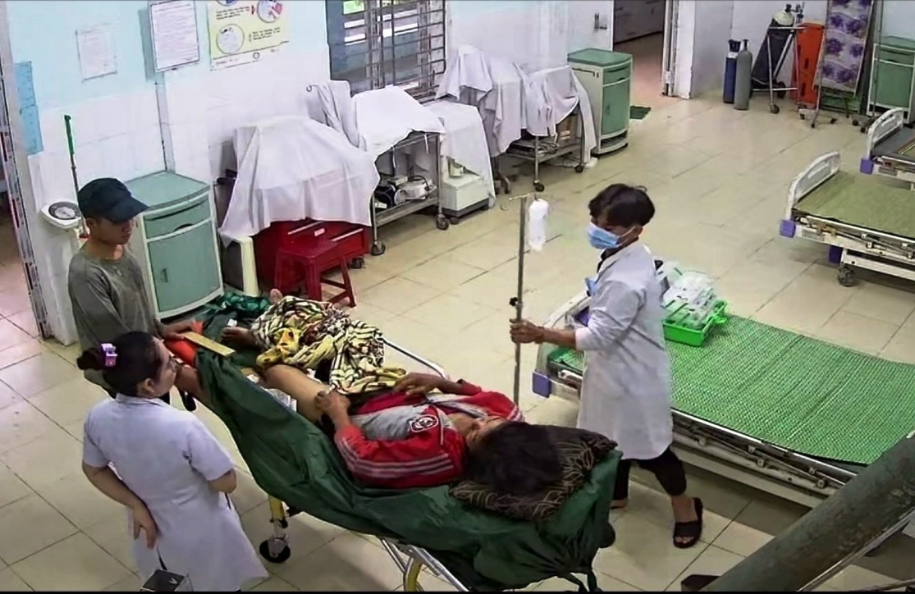 TTYT Nam Trà My tiếp nhận và cấp cứu bệnh nhân Hồ Thị Nết. Ảnh: HV
