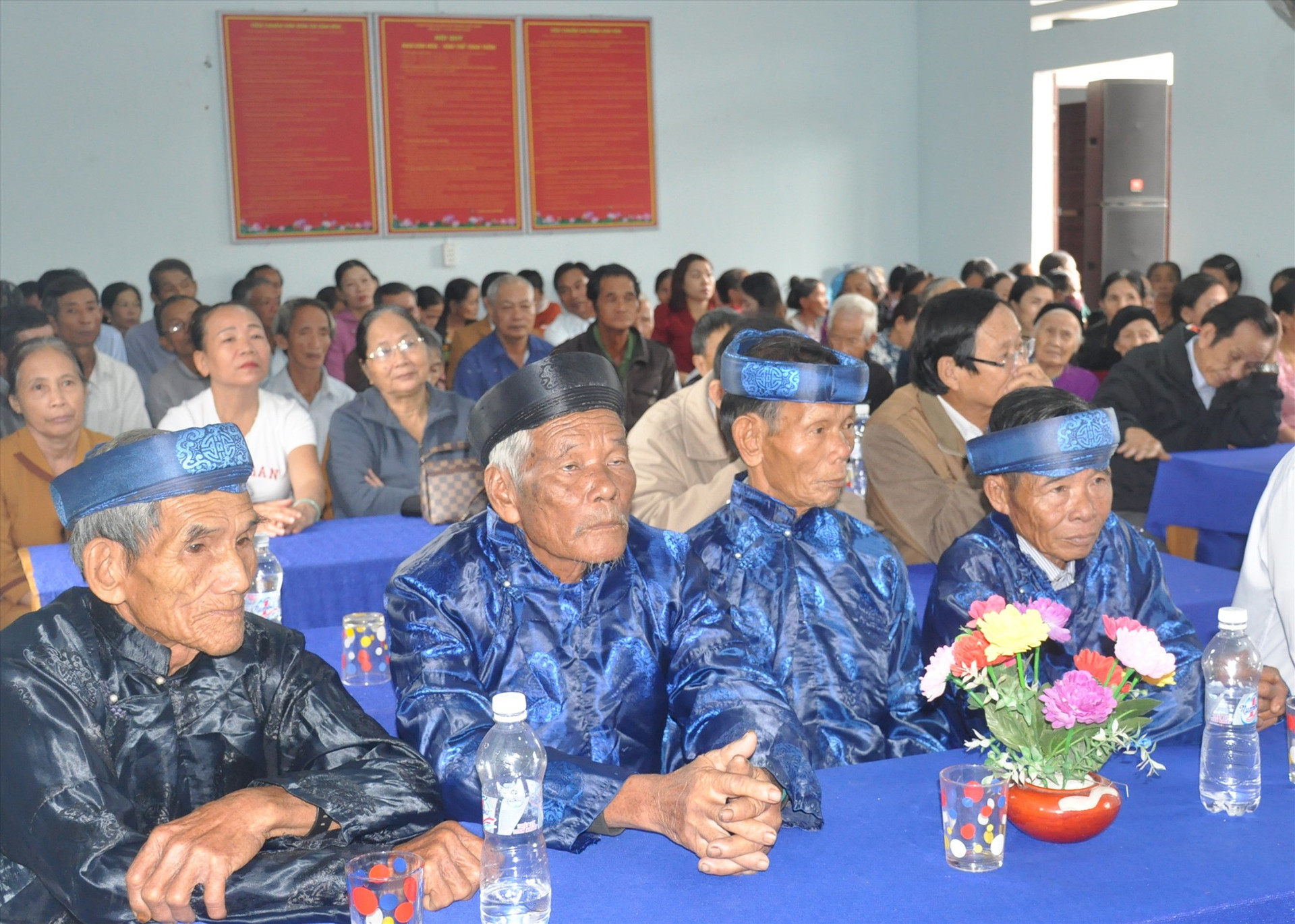 Người dân thôn Phước Lộc dự ngày hội đại đoàn kết toàn dân ở khu dân cư năm 2023. Ảnh: N.Đ