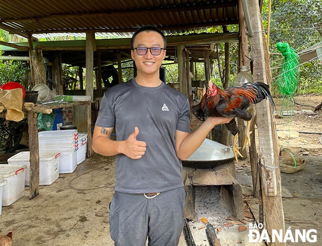 Đặng Thái Tuấn tại nông trại của mình ở thị trấn Thạnh Mỹ, huyện Nam Giang (tỉnh Quảng Nam). Ảnh: P.V