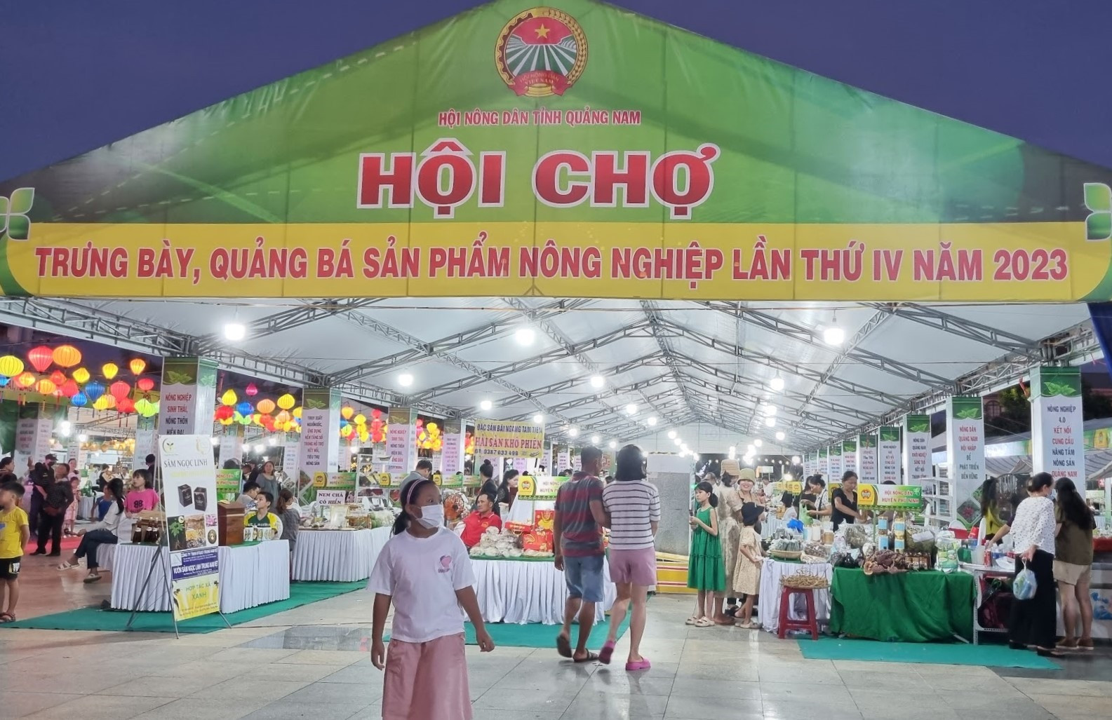 Trung tâm Văn hóa Quảng Nam là điểm tổ chức hội chợ duy nhất ở Tam Kỳ. Ảnh: C.N