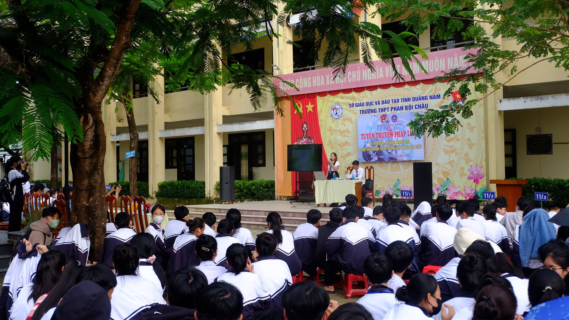 Buổi tuyên truyền pháp luật về an toàn an ninh mạng tại Trường THPT Phan Bội Châu. Ảnh: M.L