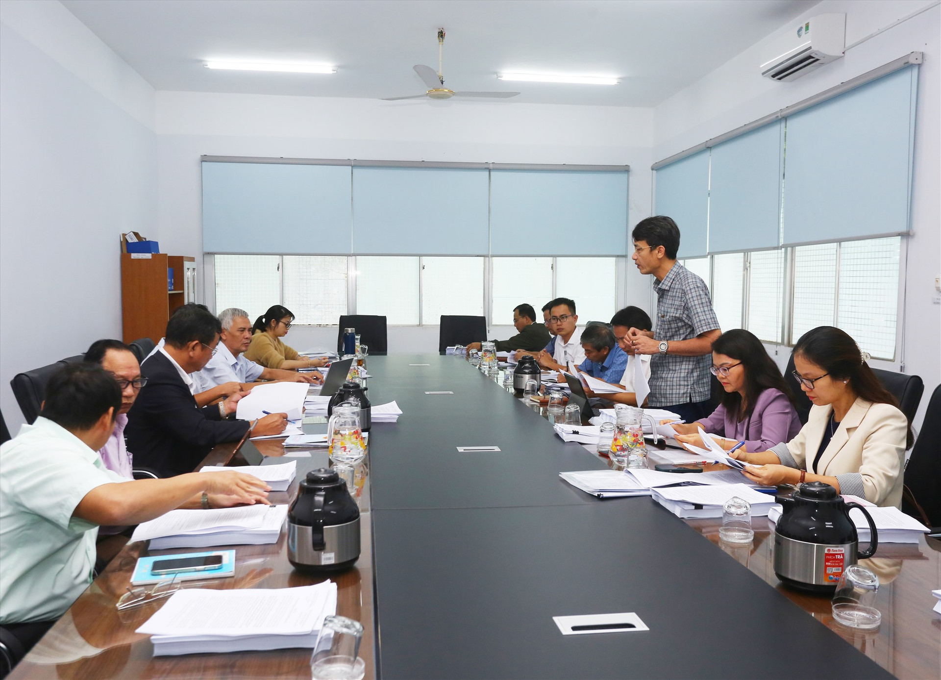 Ông Nguyễn Trường Sơn - Phó Giám đốc phụ trách Sở TN-MT báo cáo tại buổi làm việc.