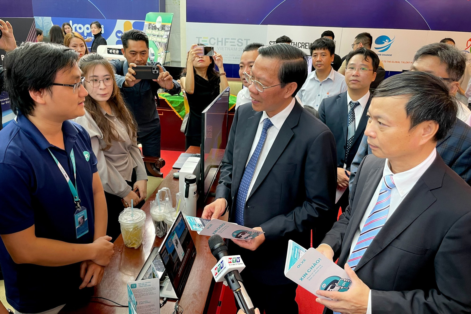 Chủ tịch UBND TP.Hồ Chí Minh Phan Văn Mãi cam kết sẽ dành những hỗ trợ tối ưu cho các dự án khởi nghiệp đầu tư trên địa bàn thành phố. Ảnh: PHAN VINH