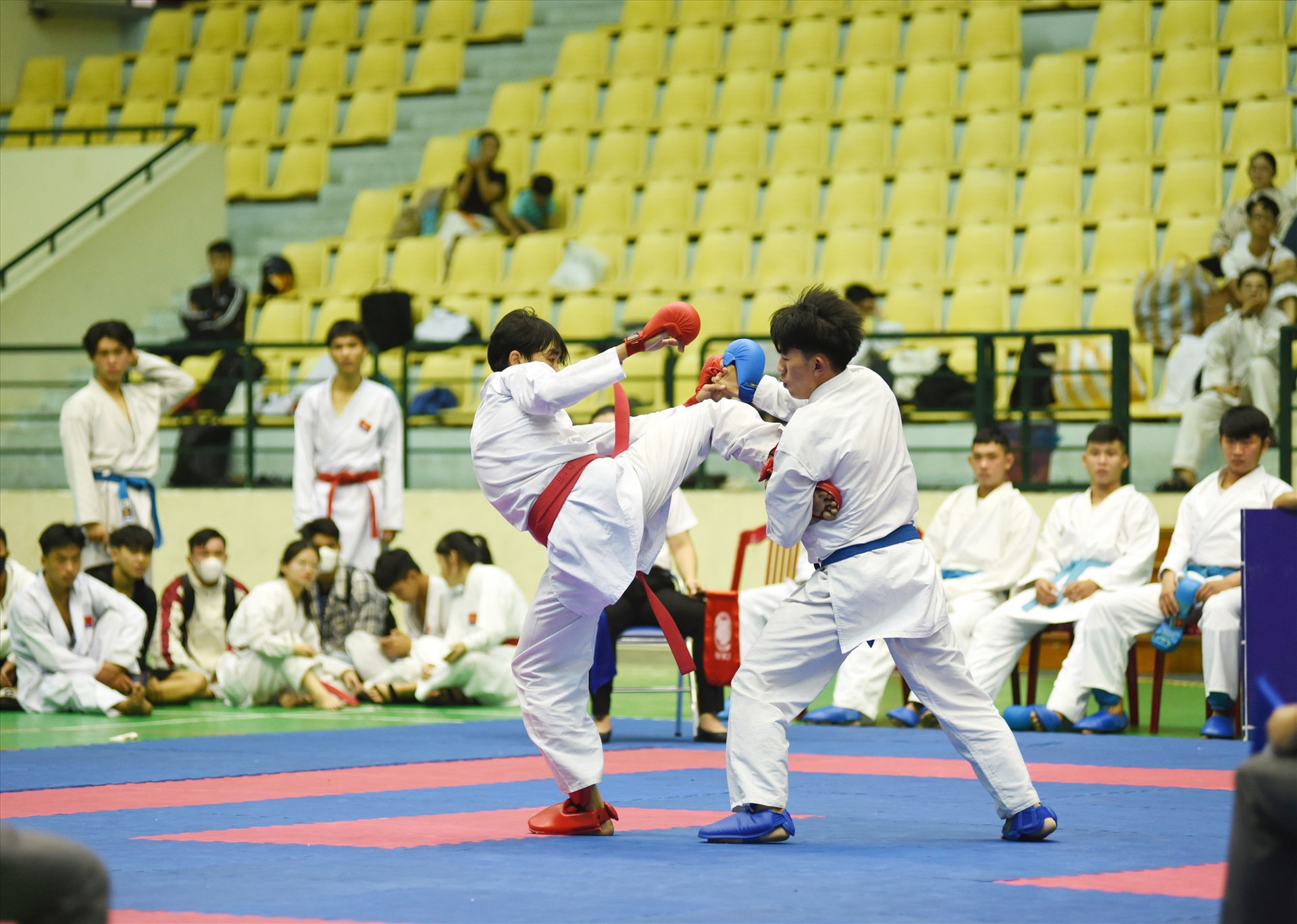 Các trận đấu tại giải Karate vô địch tỉnh năm 2023 diễn ra hấp dẫn. Ảnh: A.S