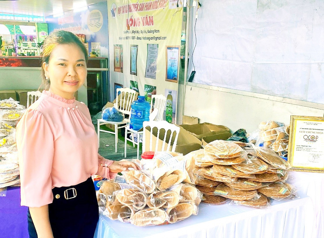 Sản phẩm bánh quế dừa Phù Sa ngày càng được người tiêu dùng ưa chuộng. Ảnh: PV