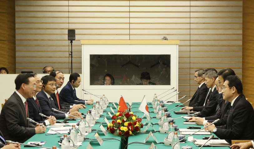 Chủ tịch nước Võ Văn Thưởng hội đàm với Thủ tướng Nhật Bản Kishida Fumio. (Ảnh: Thống Nhất/TTXVN)