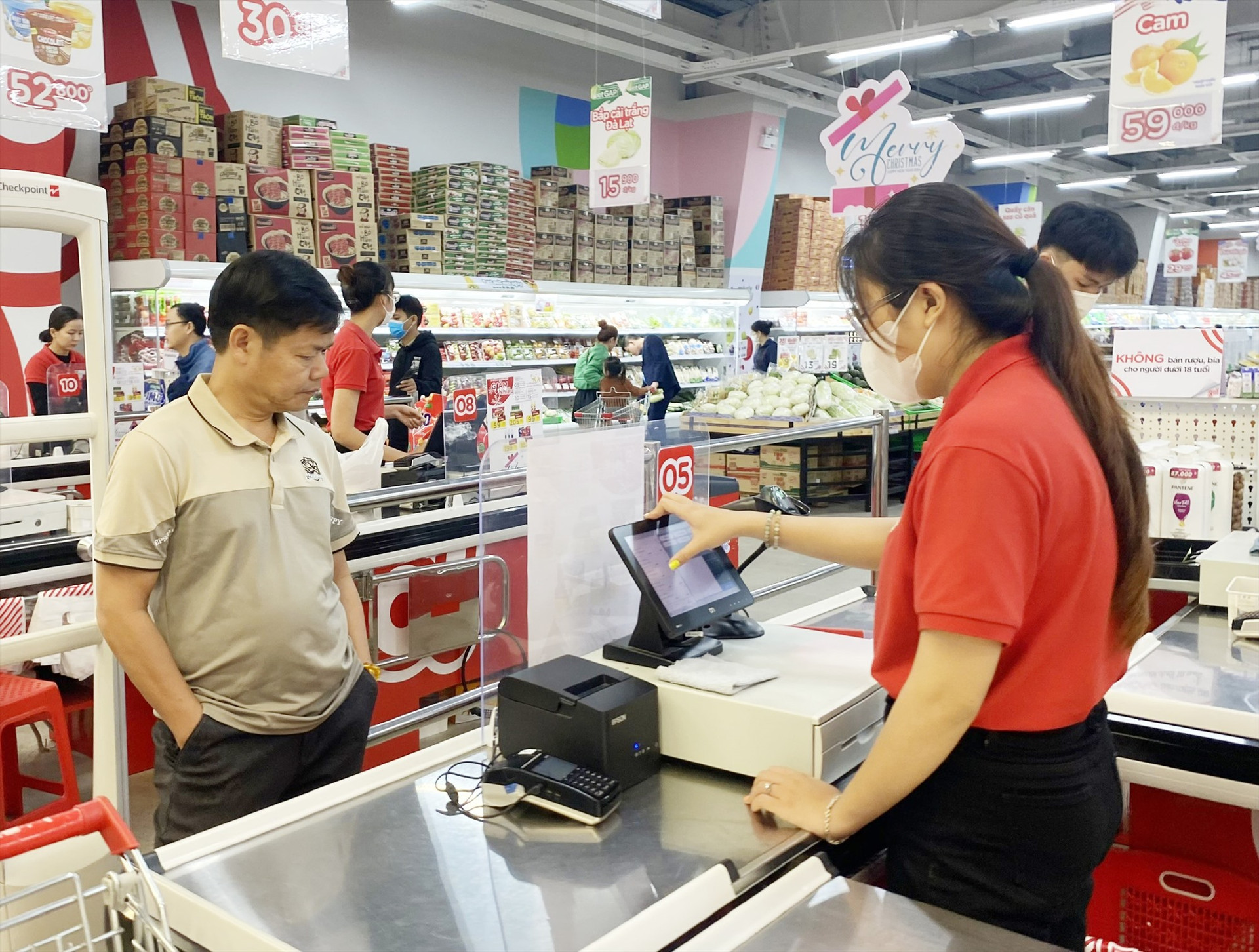 Hệ thống siêu thị đóng vai trò quan trọng giúp hoàn thiện hệ thống hạ tầng thương mại Quảng Nam. Ảnh: V.L