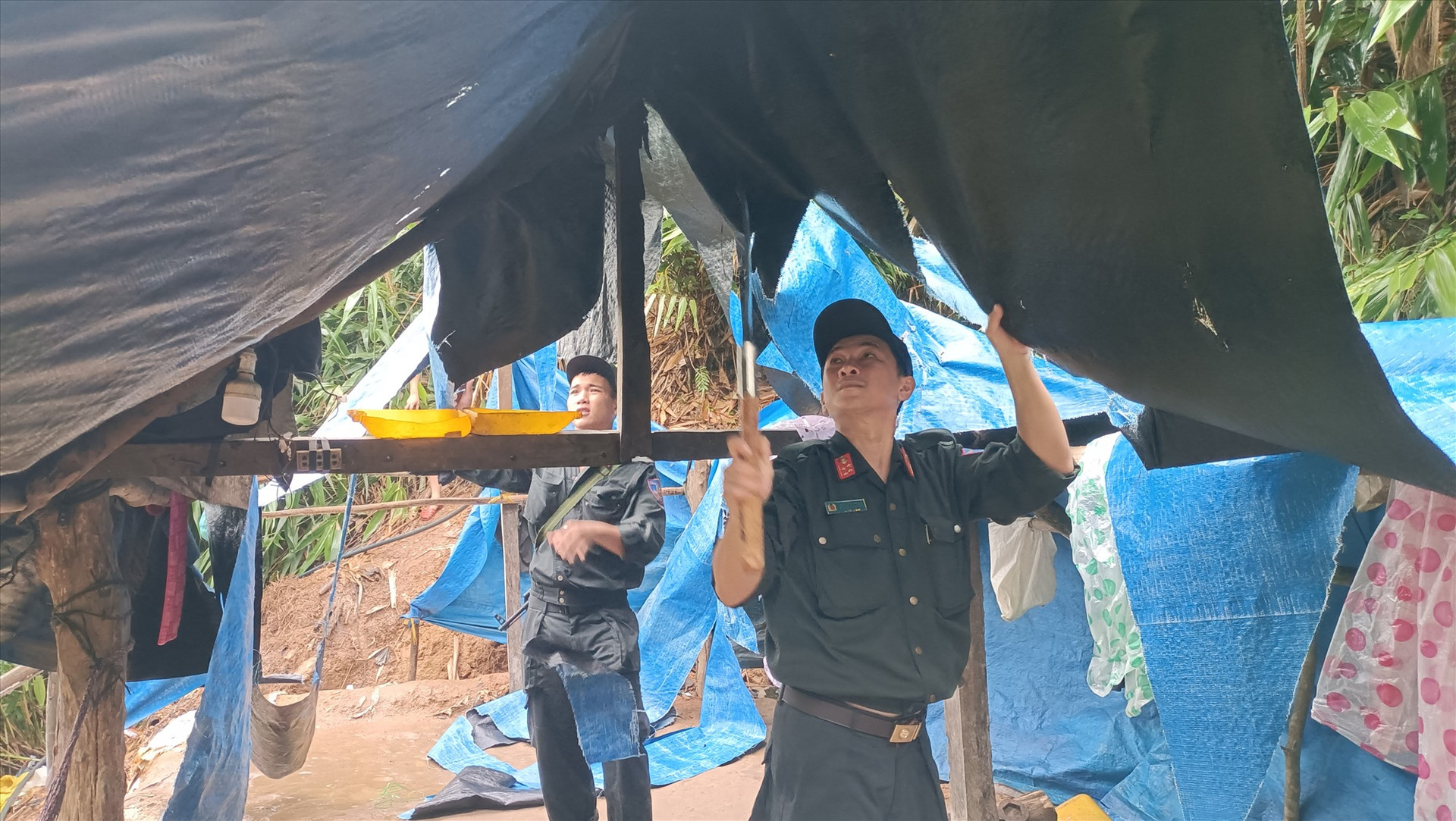 Lực lượng Công an tỉnh, công an huyện Phú Ninh được tăng cường cho công tác truy quét