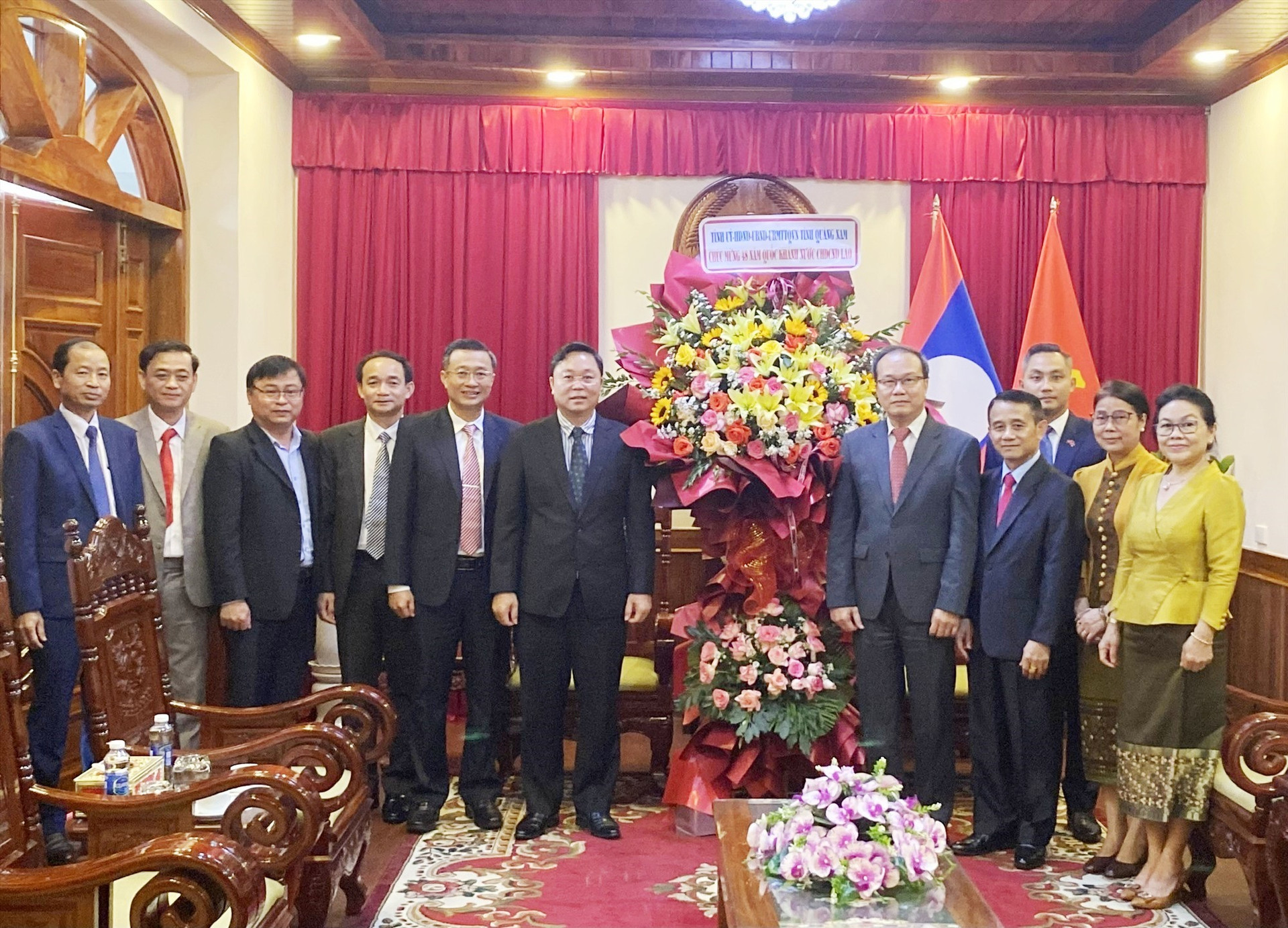 Đoàn đại biểu tỉnh Quảng Nam thăm và chúc mừng Quốc khánh Nước CHDCND Lào tại Đà Nẵng. Ảnh: V.L