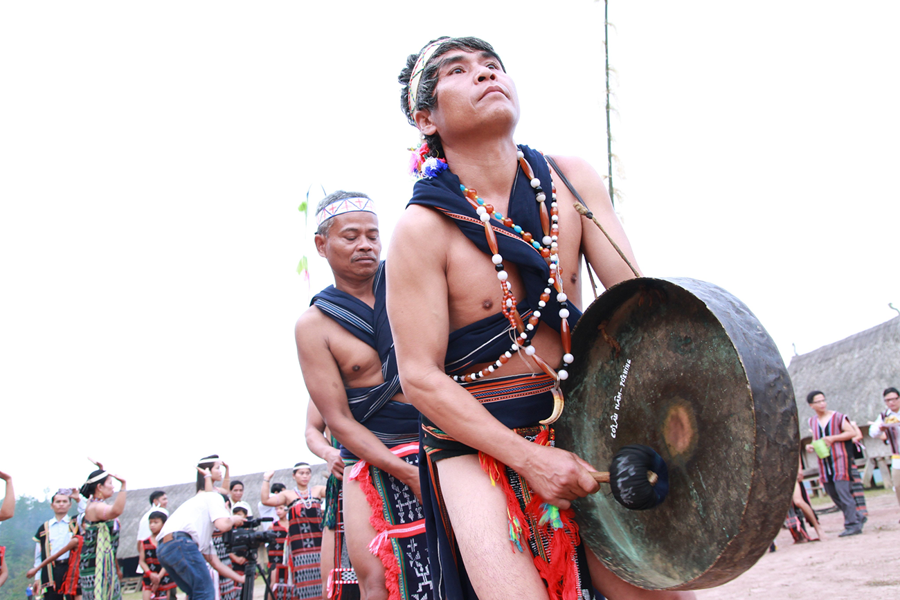 Múa hát cồng chiêng là một trong những vốn quý văn hóa của đồng bào miền núi hiện nay. Ảnh: CN