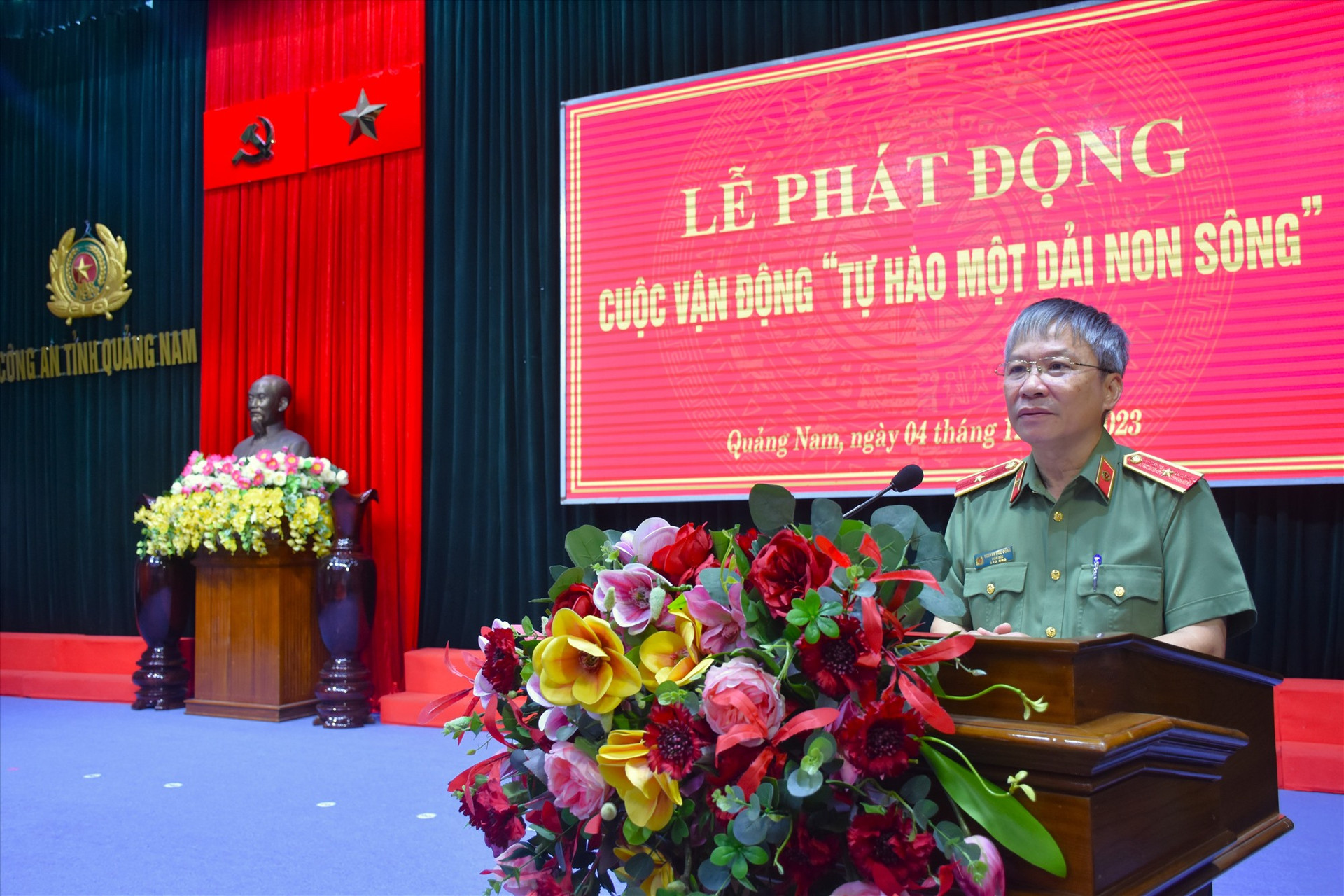 Thiếu tướng Nguyễn Đức Dũng - Giám đốc Công an tỉnh Quảng Nam phát động cuộc vận động “Tự hào một dải non sông”