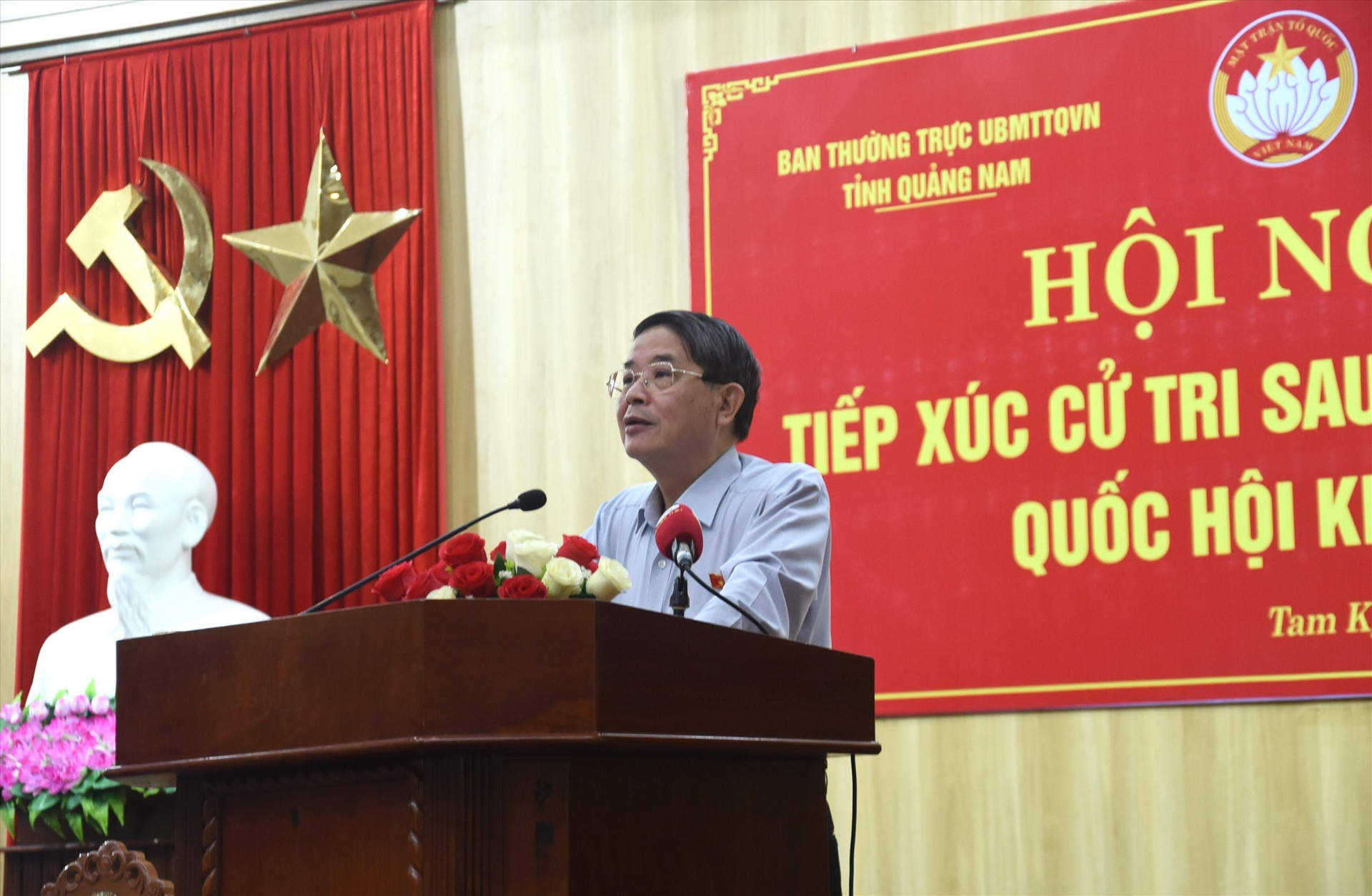 Phó Chủ tịch Quốc hội Nguyễn Đức Hải cám ơn cử tri Tam Kỳ quan tâm có nhiều ý kiến góp ý cho Quốc hội. Ảnh: X.P