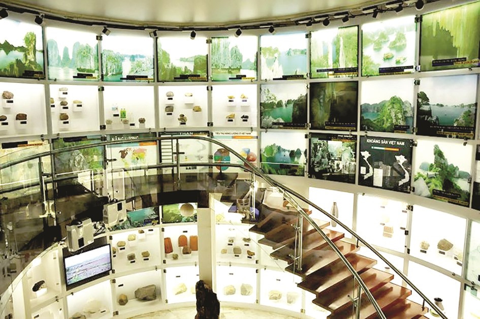 Tầng 1 của Bảo tàng Quảng Ninh được bố trí hiện đại với không gian trưng bày về biển.  Ảnh: BÁO QUẢNG NINH