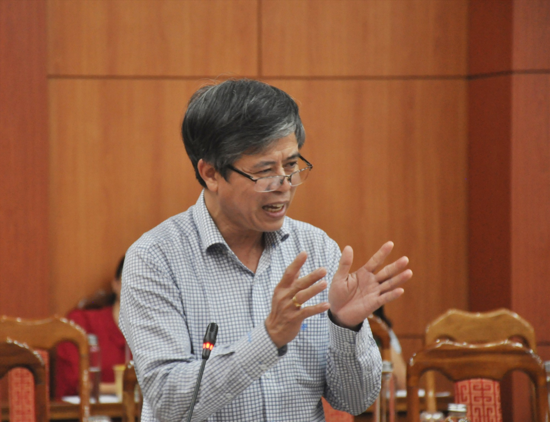 Ông Nguyễn Văn Hùng - Chủ tịch UBND huyện Thăng Bình phát biểu tại phiên thảo luận tổ. Ảnh: N.Đ