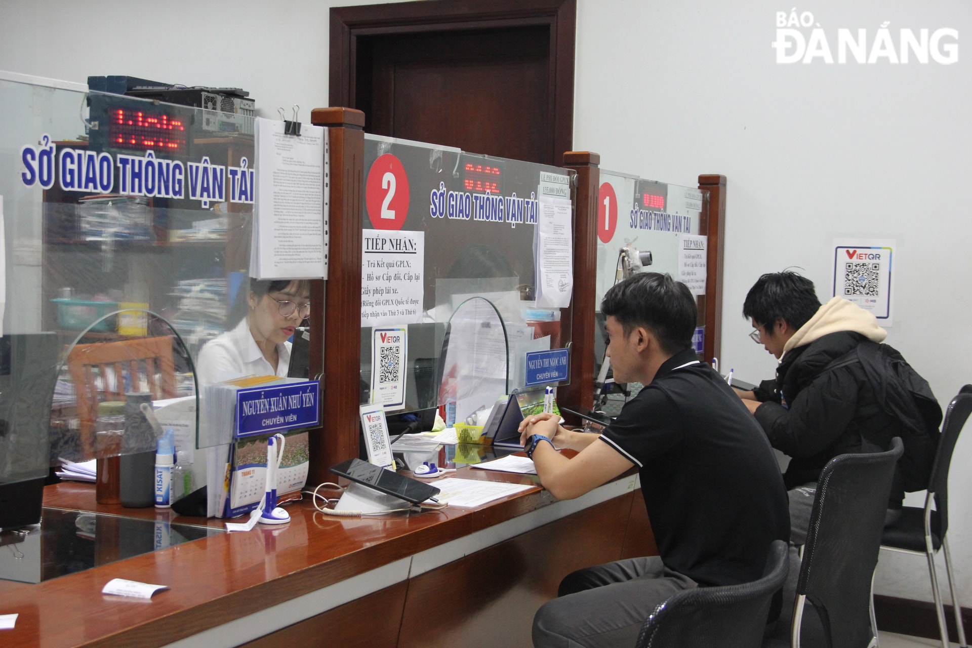 Người dân cần sàng lọc thông tin, chỉ thực hiện chuyển đổi khi thật sự có nhu cầu và theo quy định khi GPLX có thời hạn được ghi trong giấy phép. Ảnh: H.T