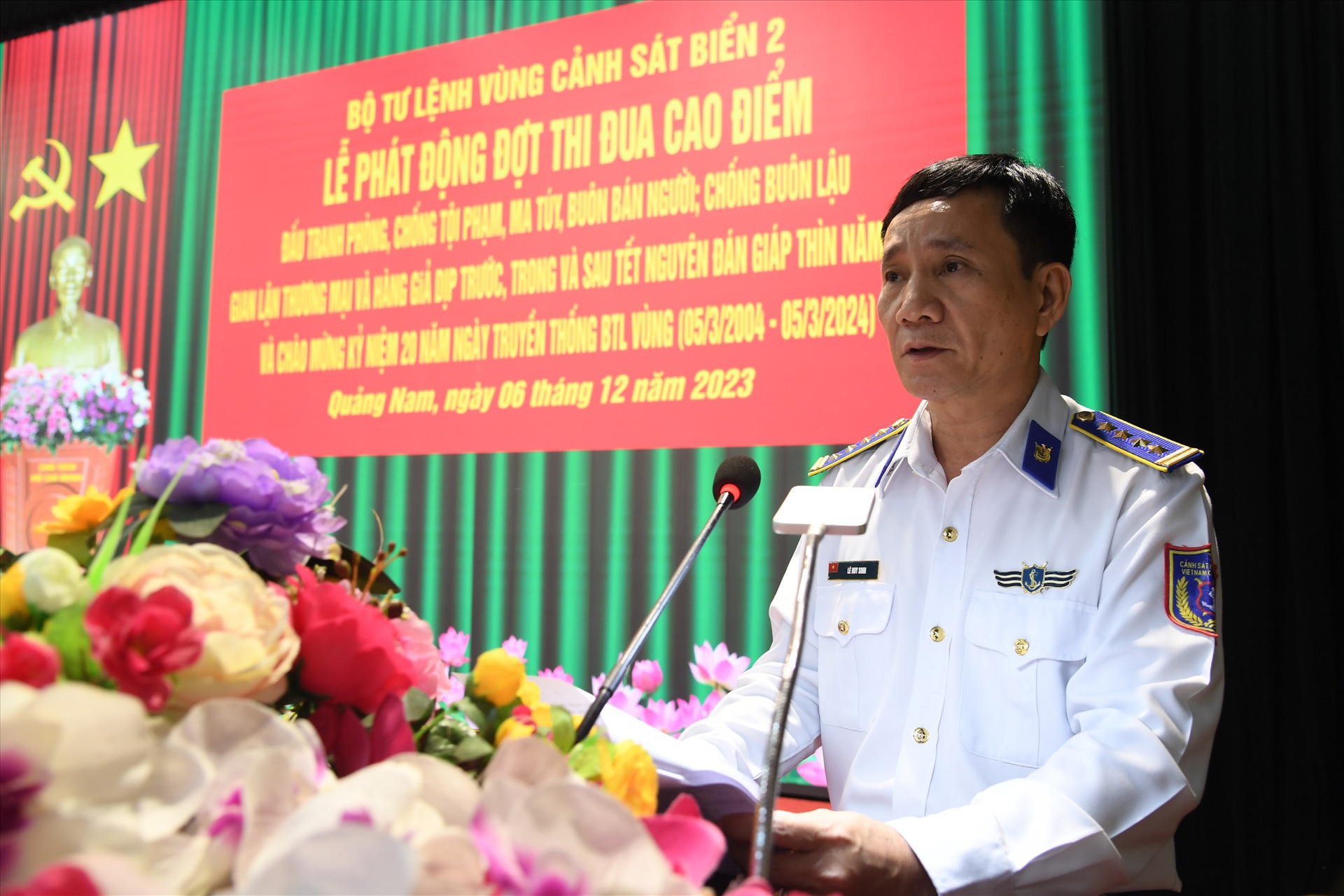 Đại tá Lê Huy Sinh - Chính uỷ Vùng phát động đợt thi đua cao điểm