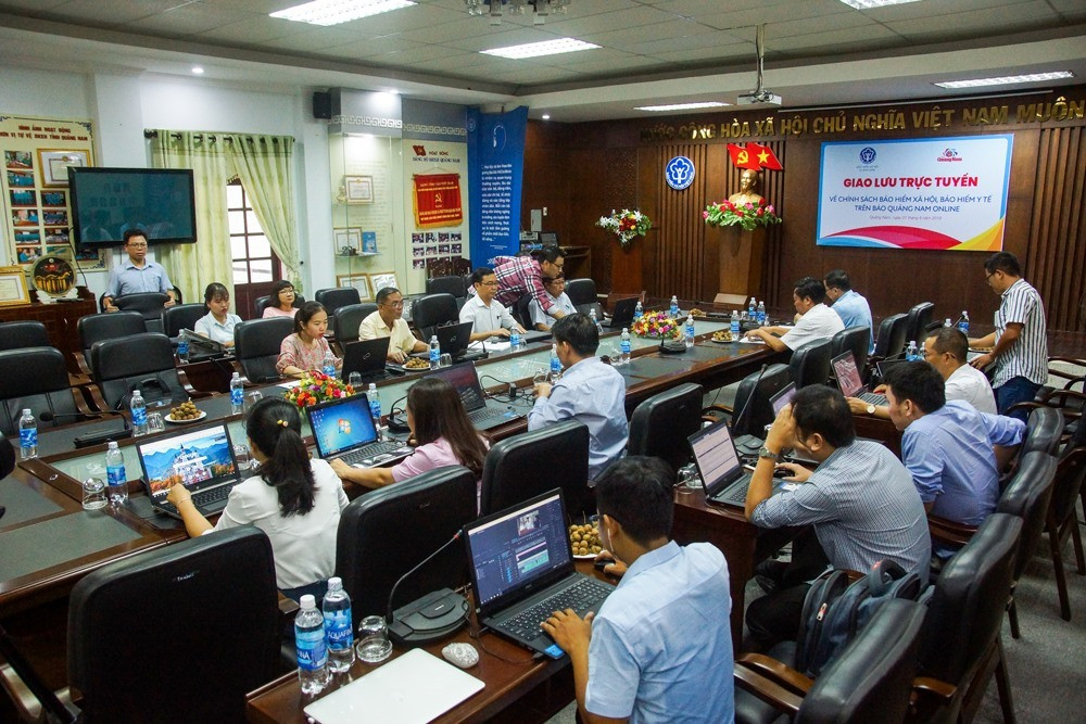 Giao lưu trực tuyến về chính sách bảo hiểm xã hội trên Báo Quảng Nam điện tử