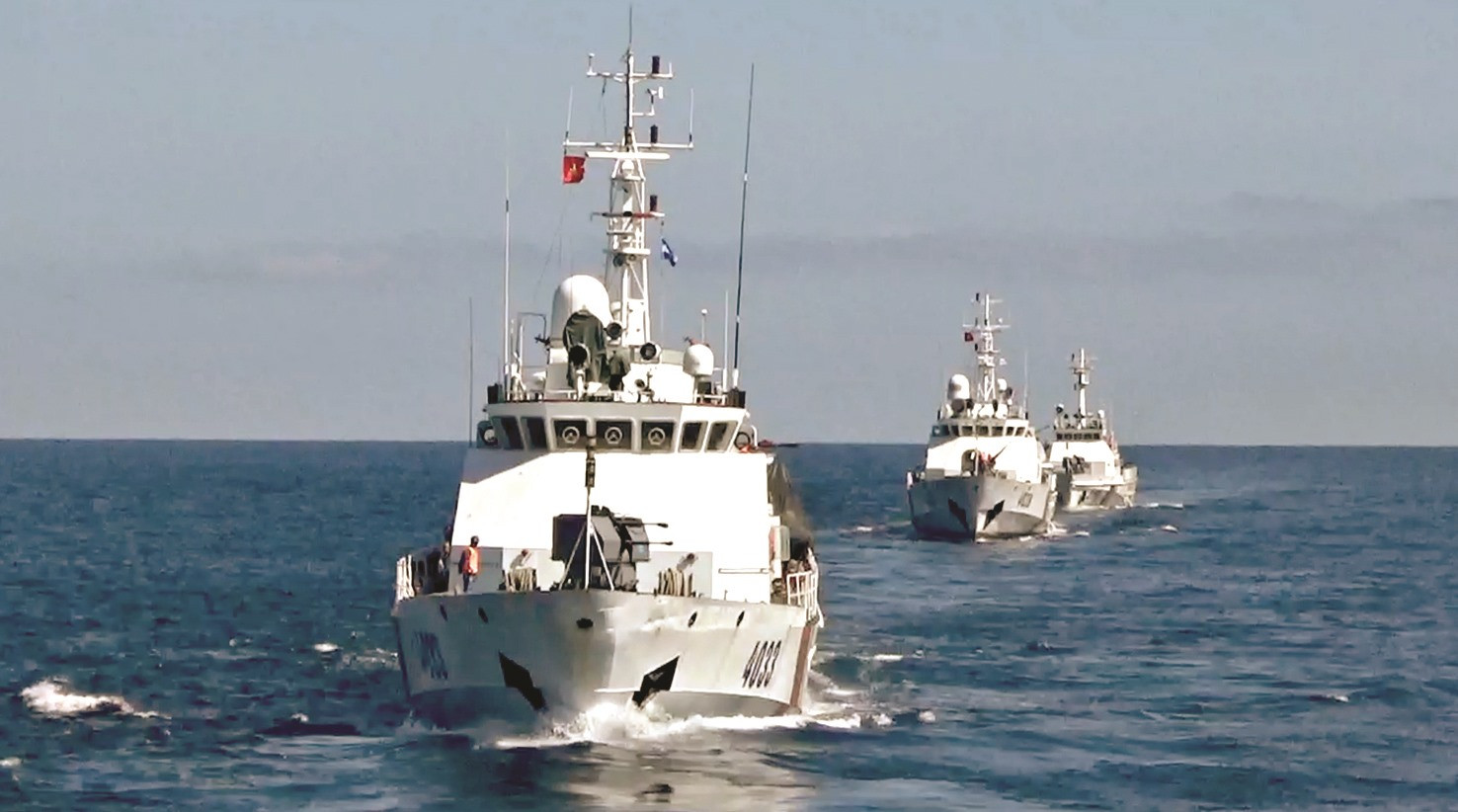 Biên đội tàu của Bộ Tư lệnh Vùng Cảnh sát biển 2 thực hiện nhiệm vụ trên biển.