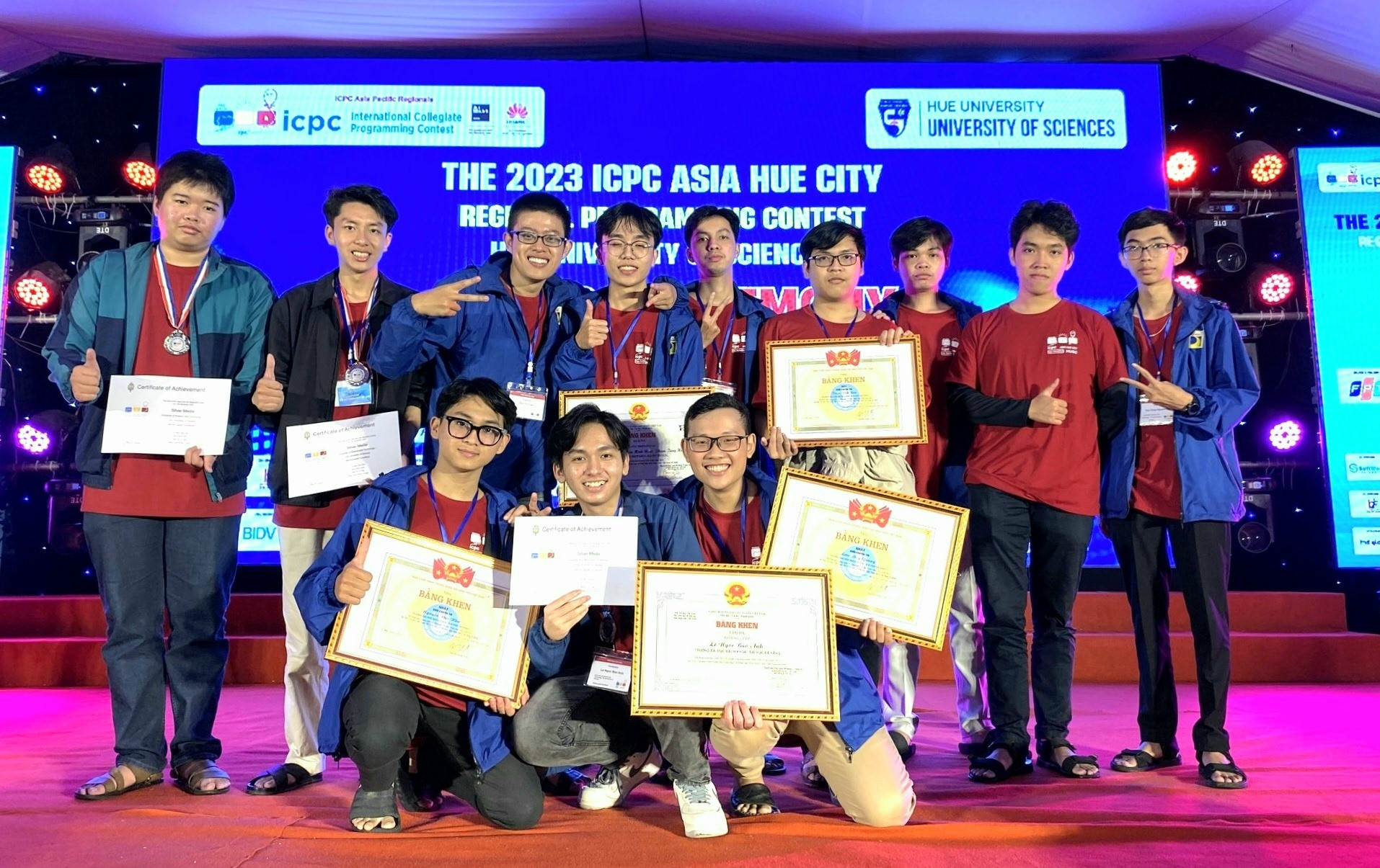 Các đội tuyển SV Trường ĐH Bách khoa là ngọn cờ đầu tại các cuộc thi OLP quốc gia và ICPC châu Á -2023. Ảnh TC