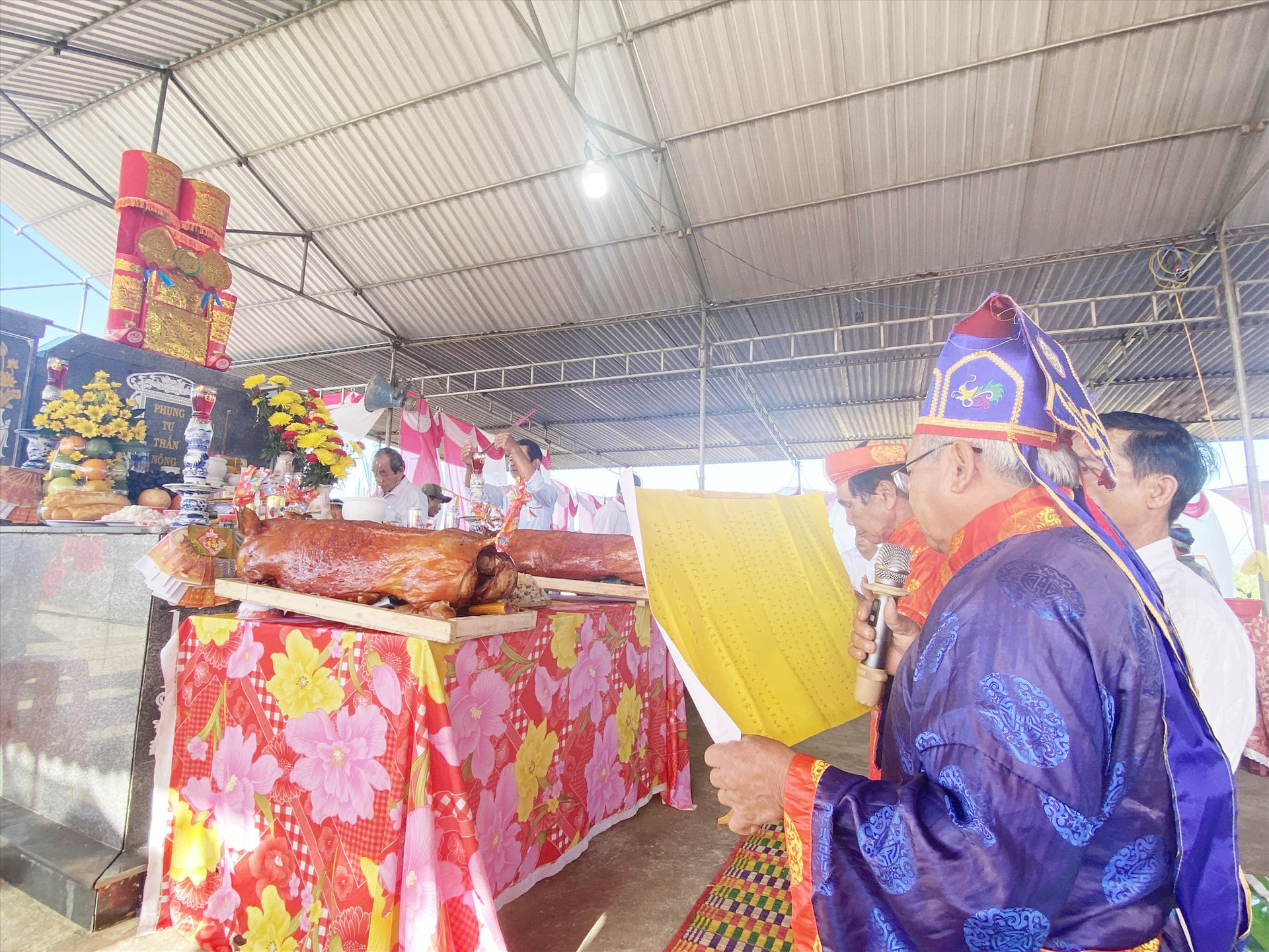 Lễ tịch điền cúng Thần Nông tại xã Điện Phong. Ảnh: V.Lộc