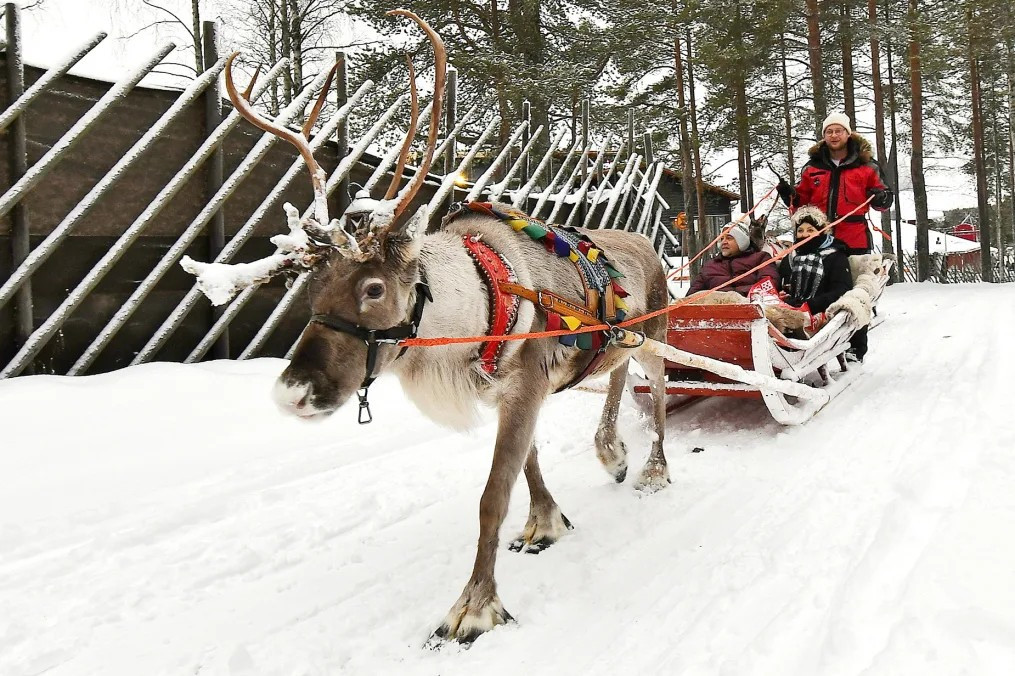 Mặc dù mở cửa quanh năm nhưng Làng ông già Noel ở Rovaniemi, Phần Lan lại đặc biệt huyền diệu vào mùa đông