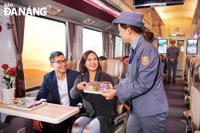 Thời gian qua, ngành đường sắt có nhiều cải thiện về dịch vụ, thiết kế điểm dừng để tàu hỏa không chỉ là phương tiện vận tải, mà còn là trải nghiệm du lịch thú vị. Ảnh: K.H