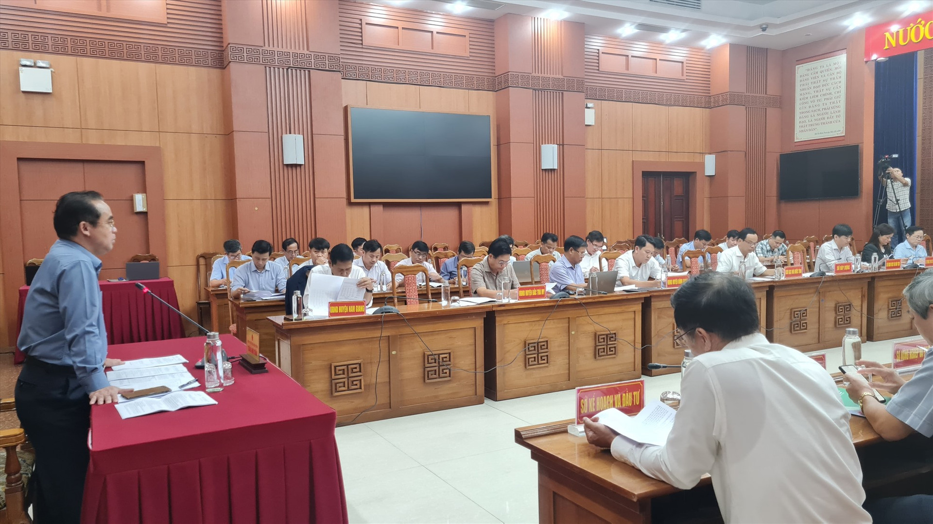 Phó Chủ tịch UBND tỉnh Trần Anh Tuấn yêu cầu các huyện quyết liệt trong giải ngân nguồn vốn. Ảnh: D.L