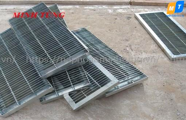 Sản phẩm tấm sàn grating mạ kẽm nhúng nóng Minh Tùng.