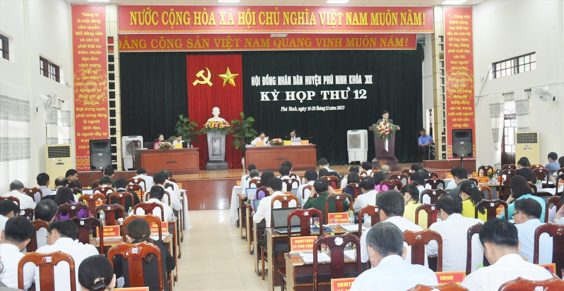 Quang cảnh Kỳ họp thứ 12, HĐND huyện Phú Ninh sáng nay 19/12. Ảnh: N.Đ