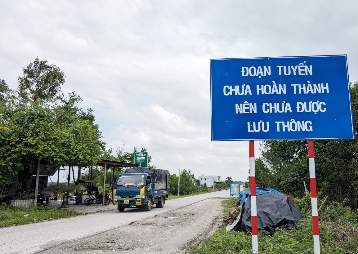 Dự án đường nối từ tuyến Võ Chí Công đến quốc lộ 1 (tại ngã ba Cây Cốc) bị vướng hộ bà Bùi Thị Nuôi suốt 7 năm qua. Ảnh: P.V