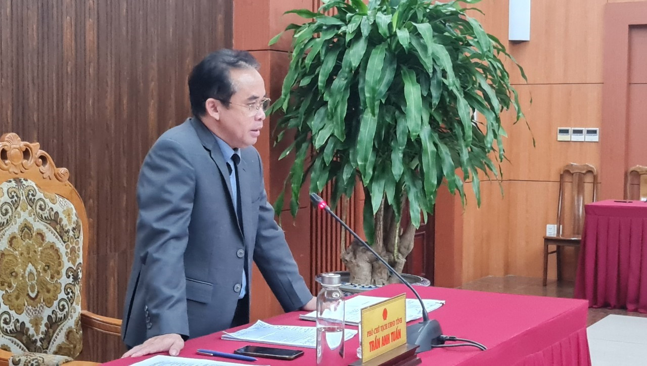Phó Chủ tịch UBND tỉnh Trần Anh Tuấn yêu cầu các huyện quyết liệt hơn trong giải ngân nguồn vốn. Ảnh: D.L