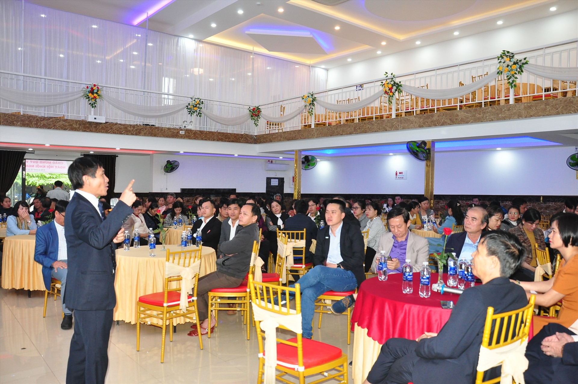 Ông Đinh Việt Hòa - Chủ tịch Hiệp hội KN quốc gia chia sẻ tại diễn đàn “Mô hình hoạt động hội KN sáng tạo địa phương” trong khuôn khổ TechFest Điện Bàn 2023. Ảnh: ĐÔNG ANH