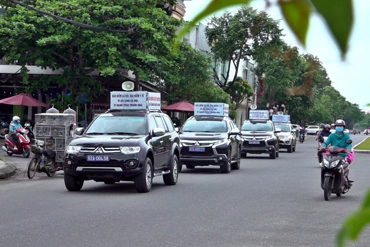 Tuyên truyền lưu động, trực quan được ngành BHXH duy trì thường xuyên. Ảnh: H.Đ