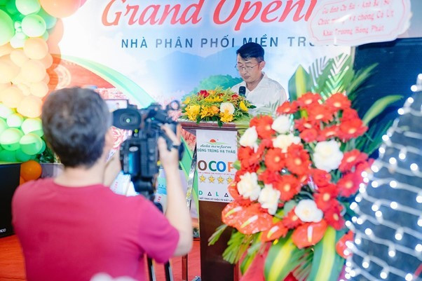 Ông Đặng Hồng Khoa, phó Giám đốc công ty Rau Hoa Song Bill thương hiệu Đông trùng hạ thảo Dalanewfarm phát biểu tại buổi lễ.