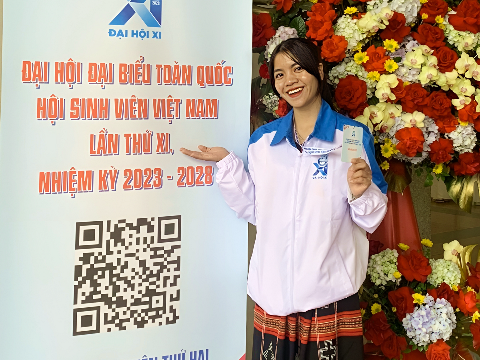 A Vô Thị Loan mang nét đẹp văn hóa Cơ Tu đến với Đại hội đại biểu toàn quốc Hội Sinh viên Việt Nam lần thứ XI (nhiệm kỳ 2023 - 2028). Ảnh: T.H