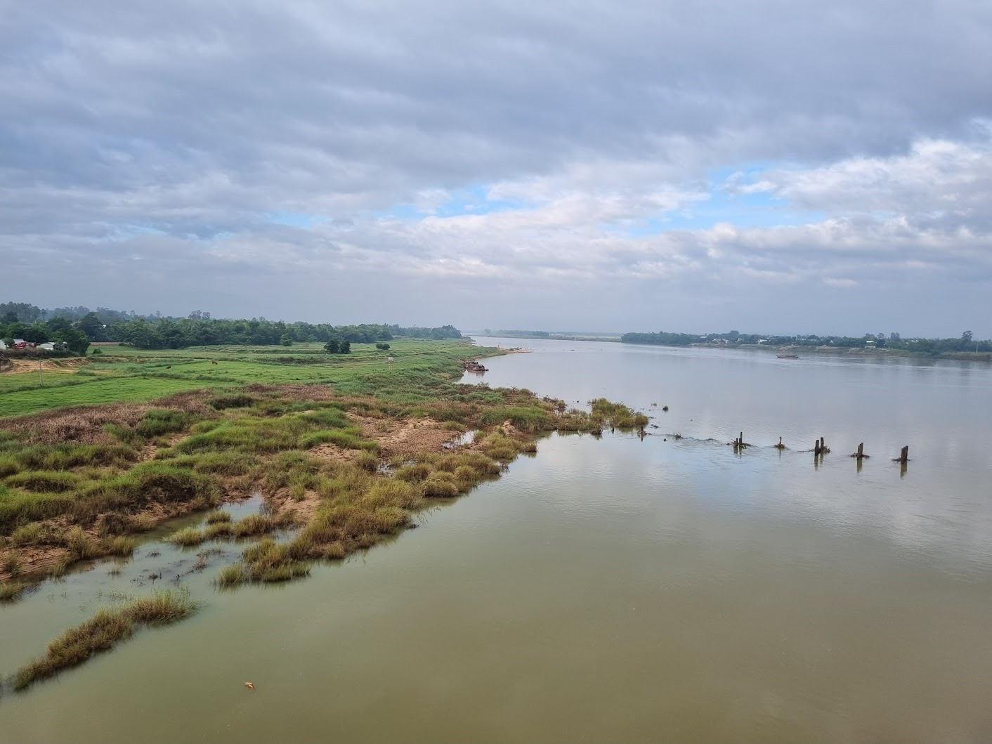 Nhà máy nước Giao Thủy khai thác nước ở sông Thu Bồn phía hạ lưu cầu Giao Thủy. Ảnh: C.N