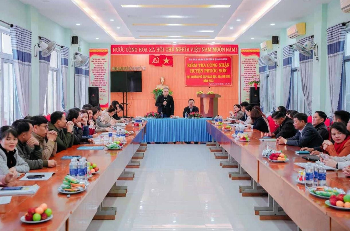 Đoàn công tác Sở GD-ĐT vừa kiểm tra kết quả thực hiện phổ cập giáo dục, xóa mù chữ năm 2023 trên địa bàn huyện Phước Sơn.