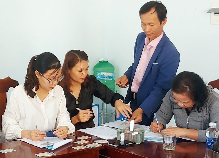 Hội Nông dân tỉnh giải ngân vốn Quỹ HTND tại xã Duy Phú, Duy Xuyên.